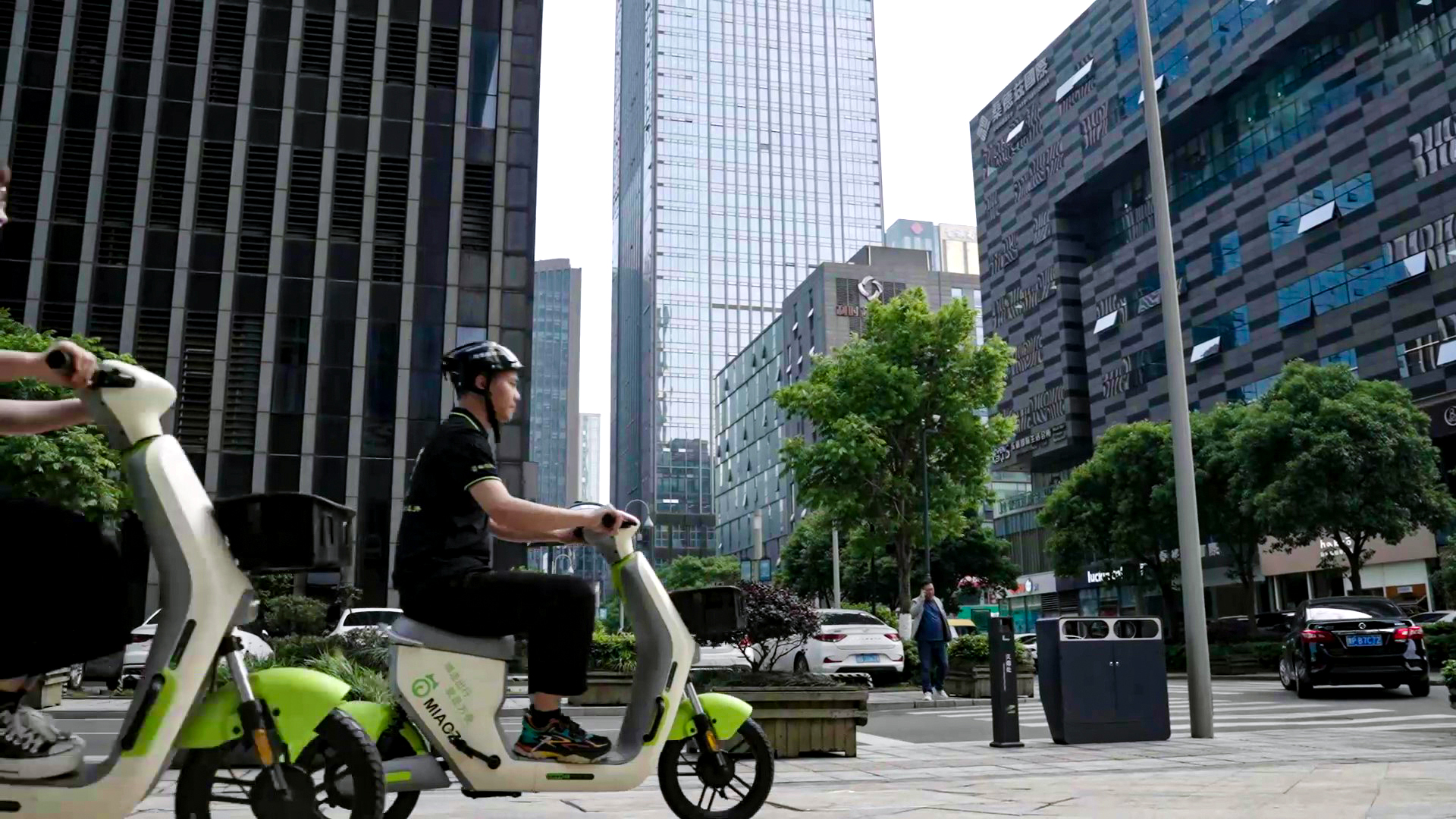 共享電單車(chē)-打工人不可或缺的交通工具